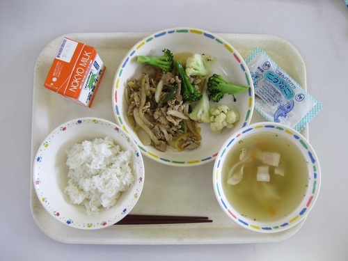 co-gi-trong-bua-an-cua-tre-em-nhat-khien-the-gioi-phai-hoc-tap-10_500
