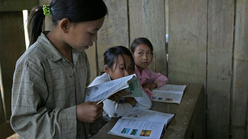 giu-nguyen-gia-sgk-in-them-khuyen-cao-tiet-kiem-danh-cho-hs-lop-sau_500