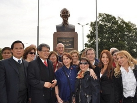 tuong_dai_ho_chi_minh tuong_dai_ho_chi_minh
